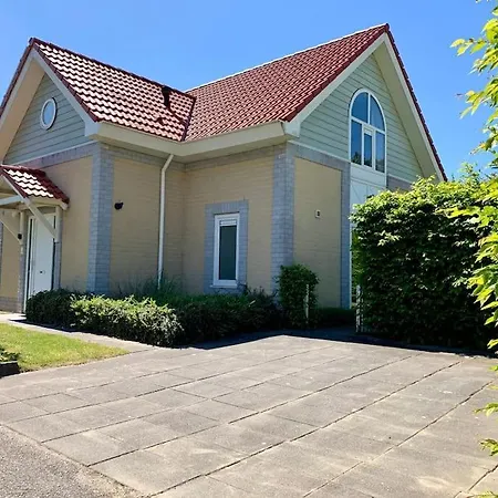 Groot vakantiehuis direct aan het Zeeuwse strand-2
